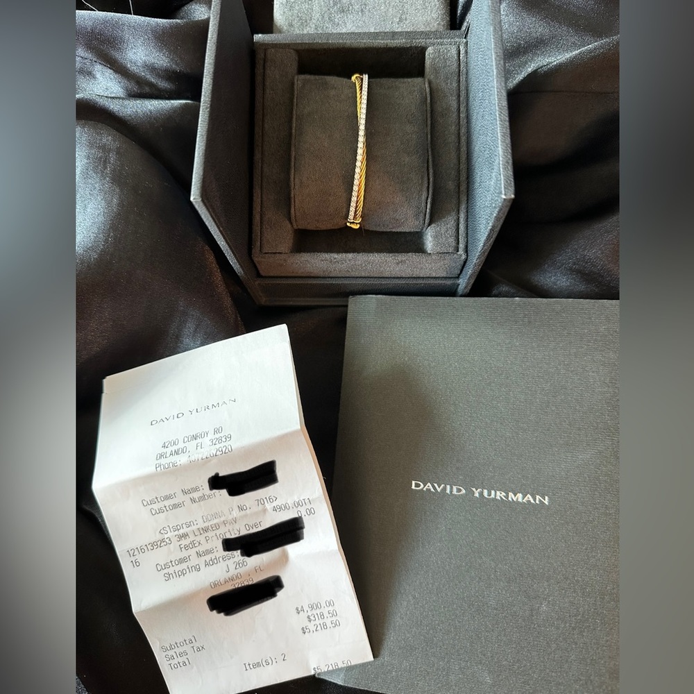 David Yurman - Link Crossover Link Bracelet
18K Yellow Gold with Diamonds, 3mm - Picture 6 of 11